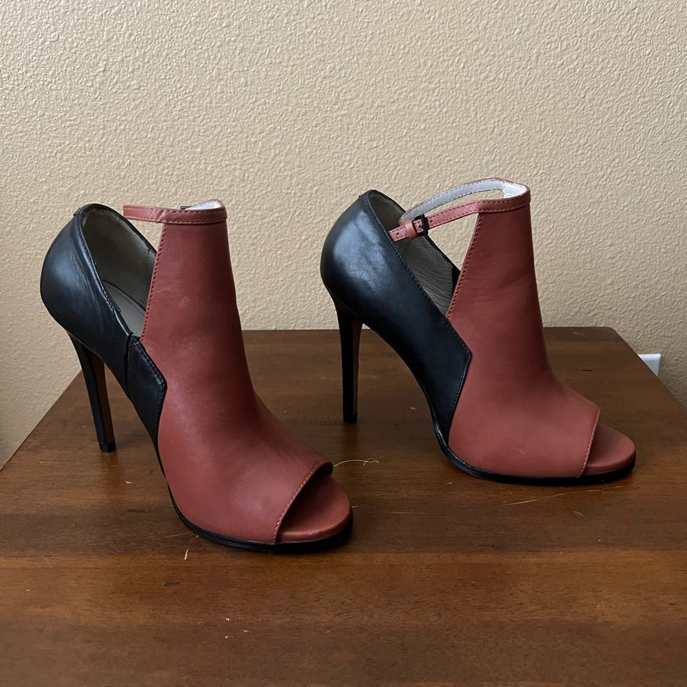 Pour La Victoire heels